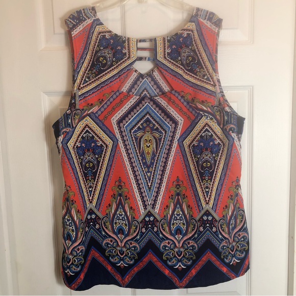 Skies are Blue V-Neck Sleeveless Blouse with Cut Out Back Detail Size 1X - Picture 8 of 8